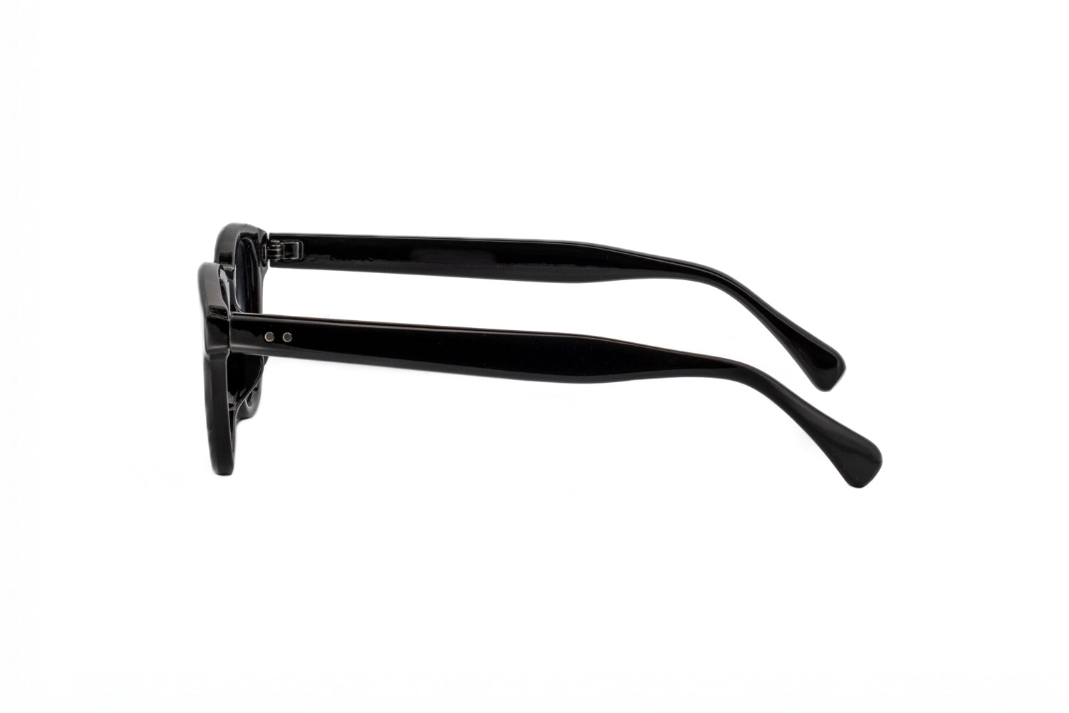 Arlo by Bolero Eyewear rounded square sunglasses in black with UV-protective smoke lenses
side angle view